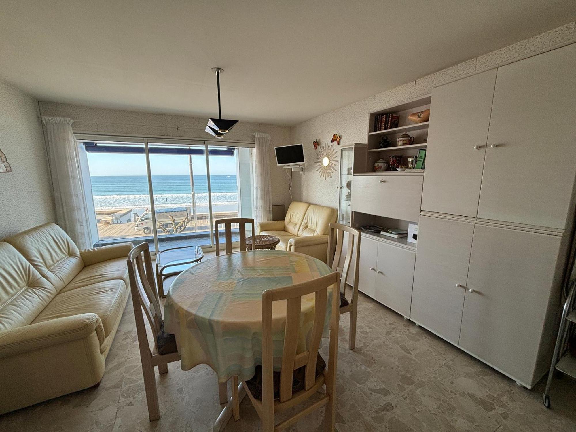 Appartement T2 Avec Balcon Et Vue Mer, 1Er Etage, Ascenseur, Tv, Cuisine Equipee - Fr-1-197-466 莱萨布勒-多洛讷 外观 照片